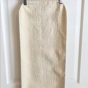 Cream table runner